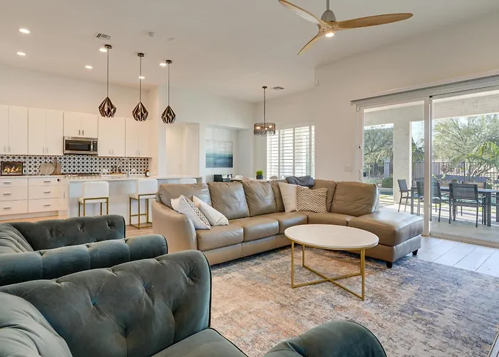 Hot Tub & Community Perks! Sleek Retreat * Goodyear