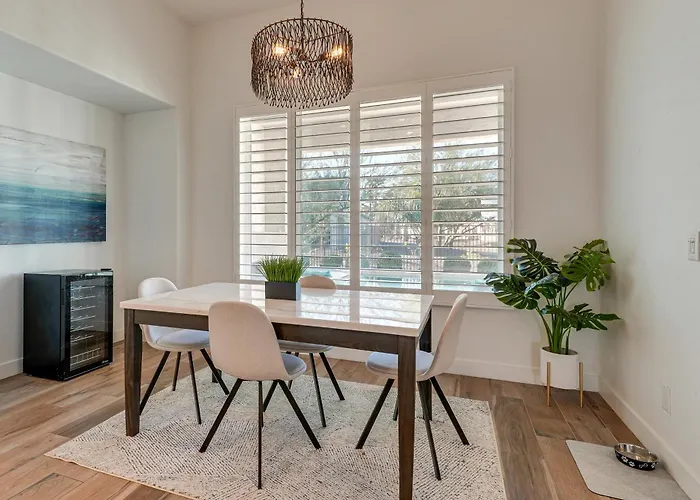 Holiday home Hot Tub & Community Perks! Sleek Retreat *