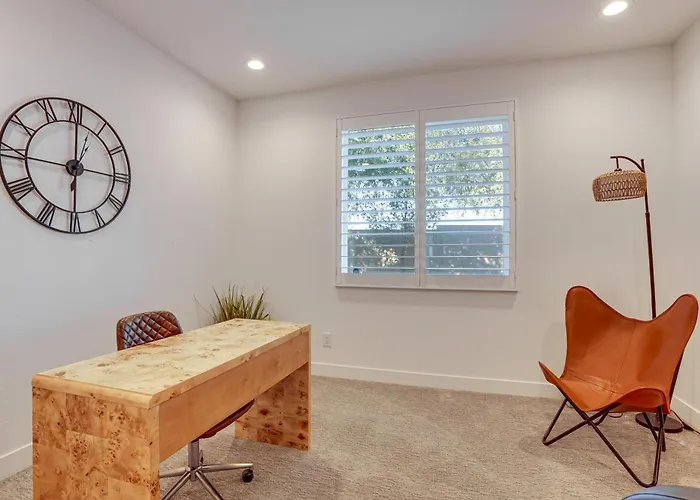 Holiday home Hot Tub & Community Perks! Sleek Retreat Goodyear