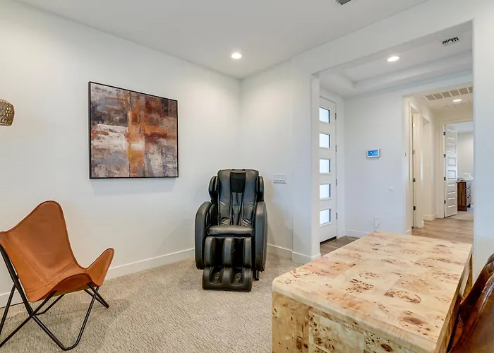 Hot Tub & Community Perks! Sleek Retreat *