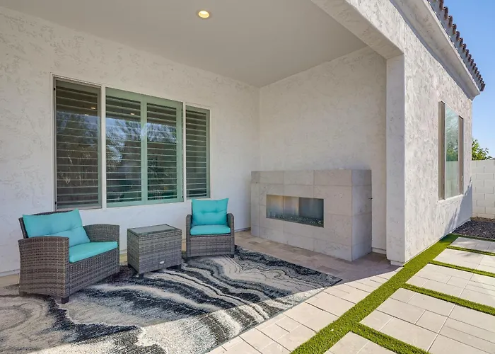 Holiday home Hot Tub & Community Perks! Sleek Retreat *