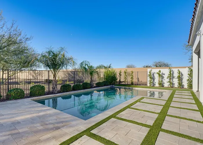 Holiday home Hot Tub & Community Perks! Sleek Retreat