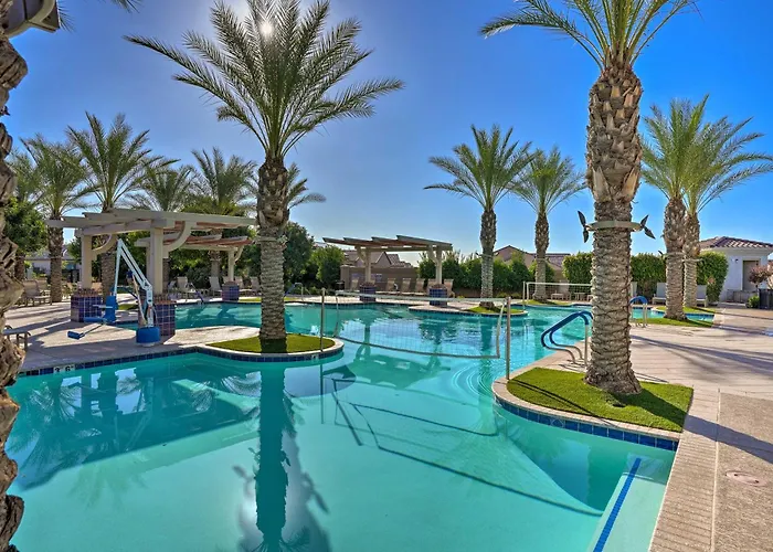 Hot Tub & Community Perks! Sleek Retreat Goodyear